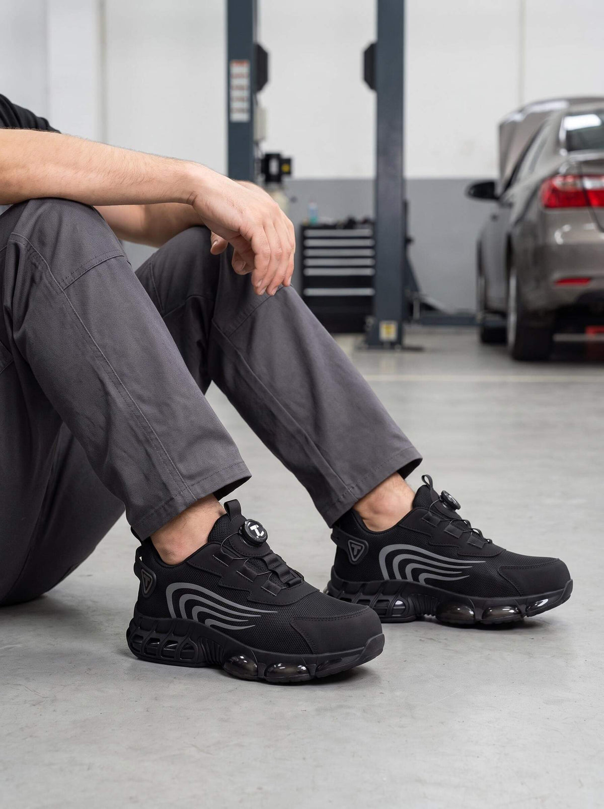 Rotary Dial Anti-Piercing Work Safety Sneaker
